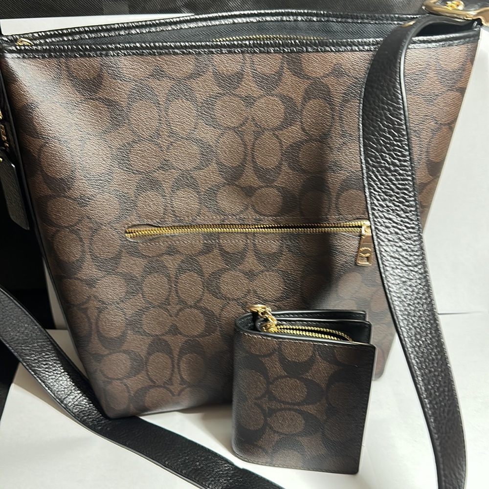 NWT Coach Signature Val Duffle - Picture 5 of 5